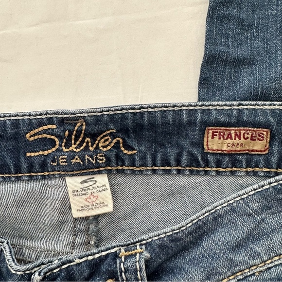Silver Jeans.Frances Capris.Women Size W28. Distressed Stoned Washed. Pre-Owned. - Picture 4 of 5